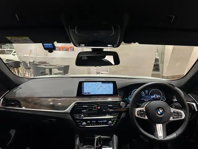 ＢＭＷ ５２３ｄ xDrive Mスピリット 道央・札幌 2019(令1)年 5.1万km アルピンホワイトⅢ アドバンスパッケージ/　・コンフォートアクセス/　・オートマチックトランクリッド/　・アダプティブLEDヘッドライト/　・パーキングアシストプラス/　・電動フロントシート/　・アンビエントライト/ハイラインパッケージ/　・ダコタレザーシート/　・シートヒーター/　・ランバーサポート/ドライビングアシストプラス/ヘッドアップディスプレイ/純正HDDナビ/フルセグTV/360°カメラ/HiFiスピーカー