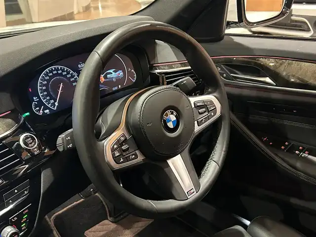 ＢＭＷ ５２３ｄ xDrive Mスピリット 道央・札幌 2019(令1)年 5.1万km アルピンホワイトⅢ アドバンスパッケージ/　・コンフォートアクセス/　・オートマチックトランクリッド/　・アダプティブLEDヘッドライト/　・パーキングアシストプラス/　・電動フロントシート/　・アンビエントライト/ハイラインパッケージ/　・ダコタレザーシート/　・シートヒーター/　・ランバーサポート/ドライビングアシストプラス/ヘッドアップディスプレイ/純正HDDナビ/フルセグTV/360°カメラ/HiFiスピーカー