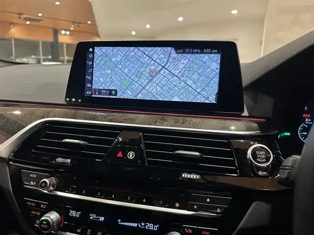 ＢＭＷ ５２３ｄ xDrive Mスピリット 道央・札幌 2019(令1)年 5.1万km アルピンホワイトⅢ アドバンスパッケージ/　・コンフォートアクセス/　・オートマチックトランクリッド/　・アダプティブLEDヘッドライト/　・パーキングアシストプラス/　・電動フロントシート/　・アンビエントライト/ハイラインパッケージ/　・ダコタレザーシート/　・シートヒーター/　・ランバーサポート/ドライビングアシストプラス/ヘッドアップディスプレイ/純正HDDナビ/フルセグTV/360°カメラ/HiFiスピーカー