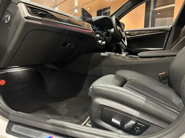 ＢＭＷ ５２３ｄ xDrive Mスピリット 道央・札幌 2019(令1)年 5.1万km アルピンホワイトⅢ アドバンスパッケージ/　・コンフォートアクセス/　・オートマチックトランクリッド/　・アダプティブLEDヘッドライト/　・パーキングアシストプラス/　・電動フロントシート/　・アンビエントライト/ハイラインパッケージ/　・ダコタレザーシート/　・シートヒーター/　・ランバーサポート/ドライビングアシストプラス/ヘッドアップディスプレイ/純正HDDナビ/フルセグTV/360°カメラ/HiFiスピーカー