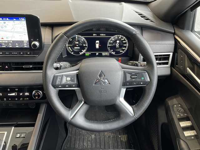 三菱 アウトランダー ＰＨＥＶ ブラックエディション 愛知県 2023(令5)年 3万km ブラックダイヤモンド マイプロパイロット/衝突軽減システム/純正9型ディズプレイオーディオ　ナビあり/全方位カメラ/クルーズコントロール/フルセグ/Bluetooth/バックカメラ/電動リアゲート/パワーシート/コーナーセンサー/純正アルミホイール/ルーフレール/ETC2.0/ブラインドスポットモニター/ステアリングヒーター/LEDヘッドライト/パドルシフト/インテリジェントミラー　ALPINE/ドライブレコーダー　ALPINE/置くだけ充電機/ステアリングスイッチ/スマートキー/プッシュスタート