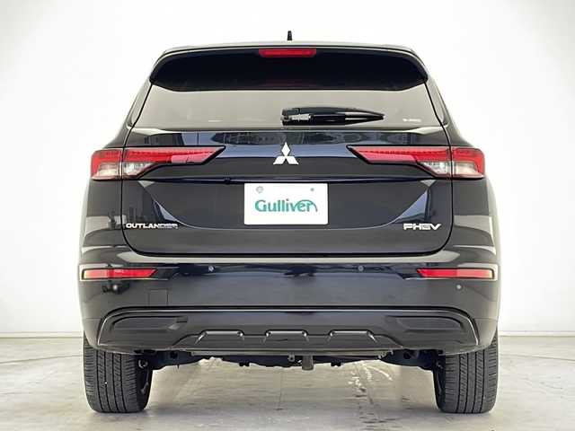三菱 アウトランダー ＰＨＥＶ ブラックエディション 愛知県 2023(令5)年 3万km ブラックダイヤモンド マイプロパイロット/衝突軽減システム/純正9型ディズプレイオーディオ　ナビあり/全方位カメラ/クルーズコントロール/フルセグ/Bluetooth/バックカメラ/電動リアゲート/パワーシート/コーナーセンサー/純正アルミホイール/ルーフレール/ETC2.0/ブラインドスポットモニター/ステアリングヒーター/LEDヘッドライト/パドルシフト/インテリジェントミラー　ALPINE/ドライブレコーダー　ALPINE/置くだけ充電機/ステアリングスイッチ/スマートキー/プッシュスタート