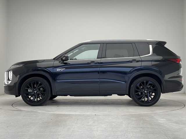 三菱 アウトランダー ＰＨＥＶ ブラックエディション 愛知県 2023(令5)年 3万km ブラックダイヤモンド マイプロパイロット/衝突軽減システム/純正9型ディズプレイオーディオ　ナビあり/全方位カメラ/クルーズコントロール/フルセグ/Bluetooth/バックカメラ/電動リアゲート/パワーシート/コーナーセンサー/純正アルミホイール/ルーフレール/ETC2.0/ブラインドスポットモニター/ステアリングヒーター/LEDヘッドライト/パドルシフト/インテリジェントミラー　ALPINE/ドライブレコーダー　ALPINE/置くだけ充電機/ステアリングスイッチ/スマートキー/プッシュスタート