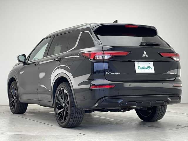 三菱 アウトランダー ＰＨＥＶ ブラックエディション 愛知県 2023(令5)年 3万km ブラックダイヤモンド マイプロパイロット/衝突軽減システム/純正9型ディズプレイオーディオ　ナビあり/全方位カメラ/クルーズコントロール/フルセグ/Bluetooth/バックカメラ/電動リアゲート/パワーシート/コーナーセンサー/純正アルミホイール/ルーフレール/ETC2.0/ブラインドスポットモニター/ステアリングヒーター/LEDヘッドライト/パドルシフト/インテリジェントミラー　ALPINE/ドライブレコーダー　ALPINE/置くだけ充電機/ステアリングスイッチ/スマートキー/プッシュスタート
