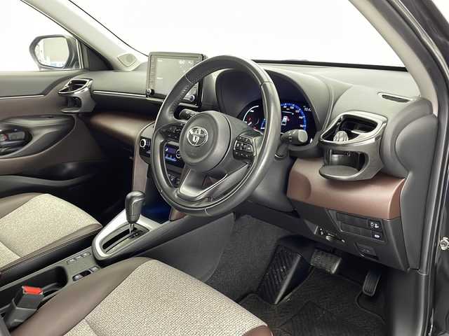 トヨタ ヤリスクロス ハイブリッド Z 宮崎県 2022(令4)年 4.6万km ブラックマイカ 禁煙車/トヨタセーフティセンス/純正8型ディスプレイオーディオ/（T-CONNECT/Bluetooth/HDMI/USB/フルセグTV/ナビ）/純正バックカメラ/純正ビルトインETC/純正LEDオートライト/純正18インチアルミ/純正フロアマット/アダプティブクルーズコントロール/レーンディパーチャーアラート/オートマチックハイビーム/クリアランスソナー/オートエアコン/前席シートヒーター/運転席パワーシート/ハーフレザーシート/スマートキー/プッシュエンジンスタート/スペアキー/新車時保証書/取扱い説明書