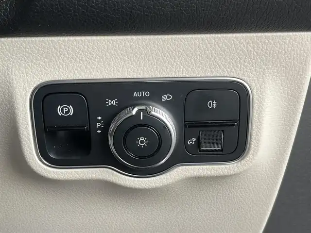 メルセデス・ベンツ Ｍ・ベンツ ＧＬＢ２００ｄ 山形県 2021(令3)年 3.5万km 白 ・純正ナビ/・Bluetooth/USB/フルセグ/・360°カメラ/・ダウンヒルアシスト/・パノラマサンルーフ/・アダプティブクルーズコントロール/・レーンキープアシスト/・ブラインドスポットモニター/・レーンチェンジアシスト/・パーキングセンサー/・シートヒーター/・パワーシート/・アンビエントライト/・パドルシフト/・純正ドラレコ前後/・オートライト/・ETC/・パワーリアゲート/・フットオープナー/・ワイヤレスチャージ/・ベージュレザーシート