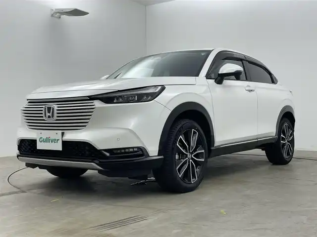 ホンダ ヴェゼル ハイブリッド e:HEV Z 岡山県 2021(令3)年 4万km プラチナホワイトパール Honda SENSING	/・衝突軽減ブレーキ	/・オートハイビーム	/・誤発進抑制機能	/・後方誤発進抑制機能	/・路外逸脱警報機能	/・アダプティブクルーズコントロール	/・車線維持支援システム	/・先行車発進お知らせ機能		/純正９インチメモリナビゲーション		/【フルセグ/Bluetooth/DVD/MSV】		/バックカメラ		/純正18inアルミホイール+サマータイヤ：装着			/レーダークルーズコントロール		/ビルトインETC		/LEDヘッドライト（AUTO機能付き）		/シートヒーター		/横滑り防止機能			/ドライブレコーダー				/スマートキー		/ステアリングスイッチ		/プッシュスタート		/コーナーセンサー				/フロアマット			/スペアキー×１