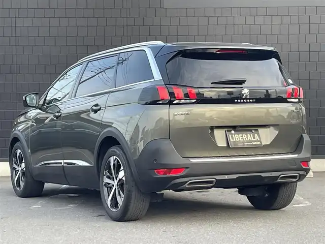 プジョー ５００８ GT ブルーHDi 埼玉県 2018(平30)年 5.8万km Ｄグリーン 黒ハーフレザーシート　/サンルーフ　/純正ナビ　/Ａｐｐｌｅ　Ｃａｒ　Ｐｌａｙ　/３６０度カメラ　/アダプティブクルーズコントロール　/シートヒーター　マッサージシート　/ブラインドスポットモニター　/３列シート