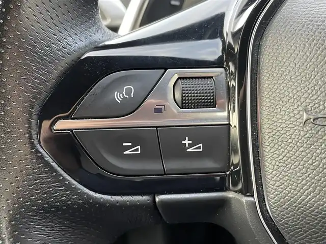 プジョー ５００８ GT ブルーHDi 埼玉県 2018(平30)年 5.8万km Ｄグリーン 黒ハーフレザーシート　/サンルーフ　/純正ナビ　/Ａｐｐｌｅ　Ｃａｒ　Ｐｌａｙ　/３６０度カメラ　/アダプティブクルーズコントロール　/シートヒーター　マッサージシート　/ブラインドスポットモニター　/３列シート