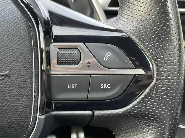 プジョー ５００８ GT ブルーHDi 埼玉県 2018(平30)年 5.8万km Ｄグリーン 黒ハーフレザーシート　/サンルーフ　/純正ナビ　/Ａｐｐｌｅ　Ｃａｒ　Ｐｌａｙ　/３６０度カメラ　/アダプティブクルーズコントロール　/シートヒーター　マッサージシート　/ブラインドスポットモニター　/３列シート