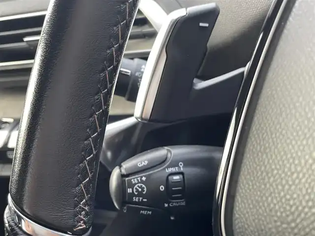 プジョー ５００８ GT ブルーHDi 埼玉県 2018(平30)年 5.8万km Ｄグリーン 黒ハーフレザーシート　/サンルーフ　/純正ナビ　/Ａｐｐｌｅ　Ｃａｒ　Ｐｌａｙ　/３６０度カメラ　/アダプティブクルーズコントロール　/シートヒーター　マッサージシート　/ブラインドスポットモニター　/３列シート