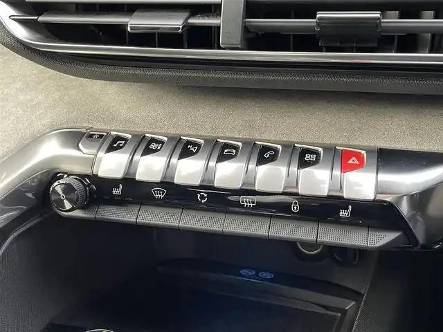 プジョー ５００８ GT ブルーHDi 埼玉県 2018(平30)年 5.8万km Ｄグリーン 黒ハーフレザーシート　/サンルーフ　/純正ナビ　/Ａｐｐｌｅ　Ｃａｒ　Ｐｌａｙ　/３６０度カメラ　/アダプティブクルーズコントロール　/シートヒーター　マッサージシート　/ブラインドスポットモニター　/３列シート