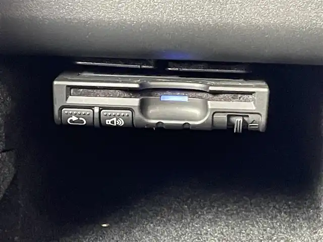 プジョー ５００８ GT ブルーHDi 埼玉県 2018(平30)年 5.8万km Ｄグリーン 黒ハーフレザーシート　/サンルーフ　/純正ナビ　/Ａｐｐｌｅ　Ｃａｒ　Ｐｌａｙ　/３６０度カメラ　/アダプティブクルーズコントロール　/シートヒーター　マッサージシート　/ブラインドスポットモニター　/３列シート