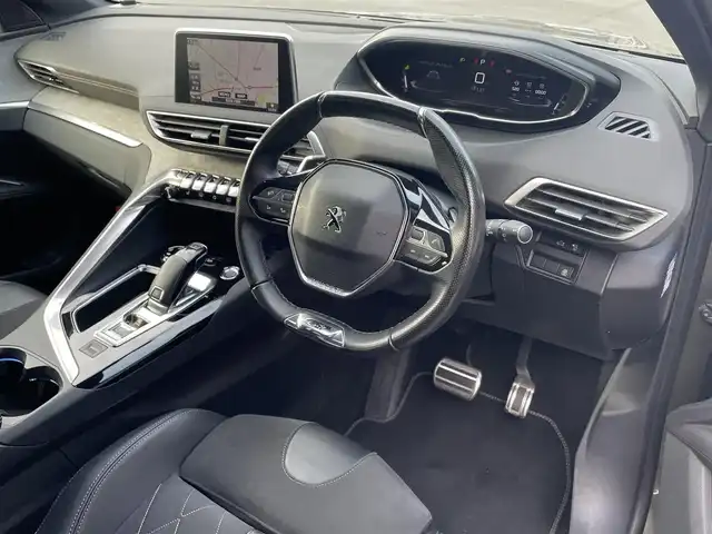 プジョー ５００８ GT ブルーHDi 埼玉県 2018(平30)年 5.8万km Ｄグリーン 黒ハーフレザーシート　/サンルーフ　/純正ナビ　/Ａｐｐｌｅ　Ｃａｒ　Ｐｌａｙ　/３６０度カメラ　/アダプティブクルーズコントロール　/シートヒーター　マッサージシート　/ブラインドスポットモニター　/３列シート