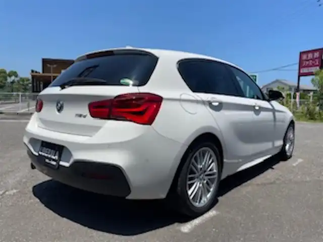ＢＭＷ １１８ｄ Mスポーツ 宮崎県 2017(平29)年 3.7万km 白 純正HDDナビ/・DVD/・AM FM/・Bluetooth/・USB/バックカメラ/・コーナーセンサー/Mスポーツ専用シート/アイドリングストップ/クルーズコントロール/プッシュスタート/ETC/LEDヘッドライト/・オートライト/純正17インチアルミホイール