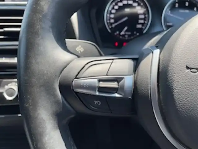 ＢＭＷ １１８ｄ Mスポーツ 宮崎県 2017(平29)年 3.7万km 白 純正HDDナビ/・DVD/・AM FM/・Bluetooth/・USB/バックカメラ/・コーナーセンサー/Mスポーツ専用シート/アイドリングストップ/クルーズコントロール/プッシュスタート/ETC/LEDヘッドライト/・オートライト/純正17インチアルミホイール
