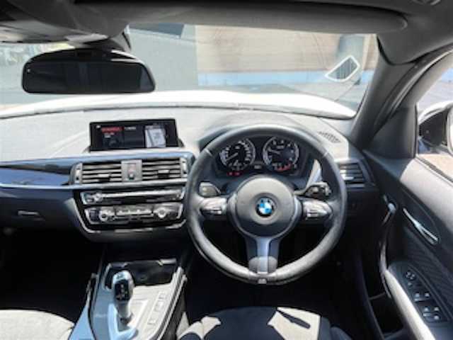 ＢＭＷ １１８ｄ Mスポーツ 宮崎県 2017(平29)年 3.7万km 白 純正HDDナビ/・DVD/・AM FM/・Bluetooth/・USB/バックカメラ/・コーナーセンサー/Mスポーツ専用シート/アイドリングストップ/クルーズコントロール/プッシュスタート/ETC/LEDヘッドライト/・オートライト/純正17インチアルミホイール