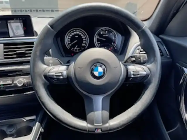ＢＭＷ １１８ｄ Mスポーツ 宮崎県 2017(平29)年 3.7万km 白 純正HDDナビ/・DVD/・AM FM/・Bluetooth/・USB/バックカメラ/・コーナーセンサー/Mスポーツ専用シート/アイドリングストップ/クルーズコントロール/プッシュスタート/ETC/LEDヘッドライト/・オートライト/純正17インチアルミホイール
