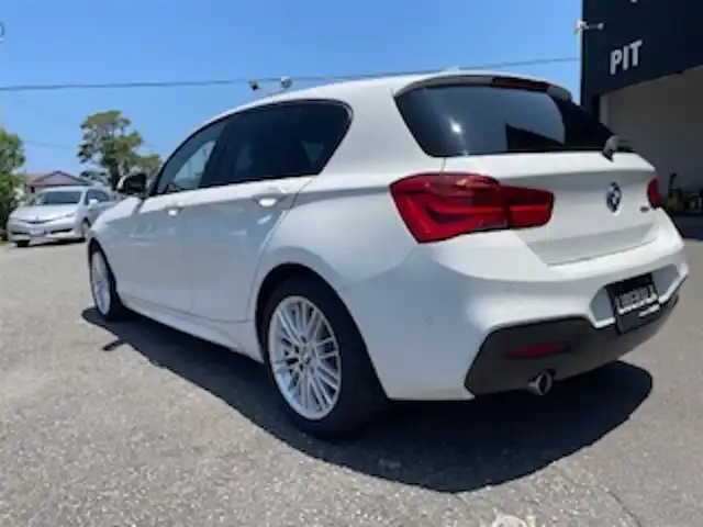 ＢＭＷ １１８ｄ Mスポーツ 宮崎県 2017(平29)年 3.7万km 白 純正HDDナビ/・DVD/・AM FM/・Bluetooth/・USB/バックカメラ/・コーナーセンサー/Mスポーツ専用シート/アイドリングストップ/クルーズコントロール/プッシュスタート/ETC/LEDヘッドライト/・オートライト/純正17インチアルミホイール