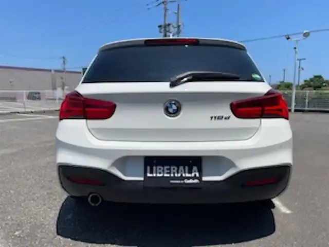 ＢＭＷ １１８ｄ Mスポーツ 宮崎県 2017(平29)年 3.7万km 白 純正HDDナビ/・DVD/・AM FM/・Bluetooth/・USB/バックカメラ/・コーナーセンサー/Mスポーツ専用シート/アイドリングストップ/クルーズコントロール/プッシュスタート/ETC/LEDヘッドライト/・オートライト/純正17インチアルミホイール