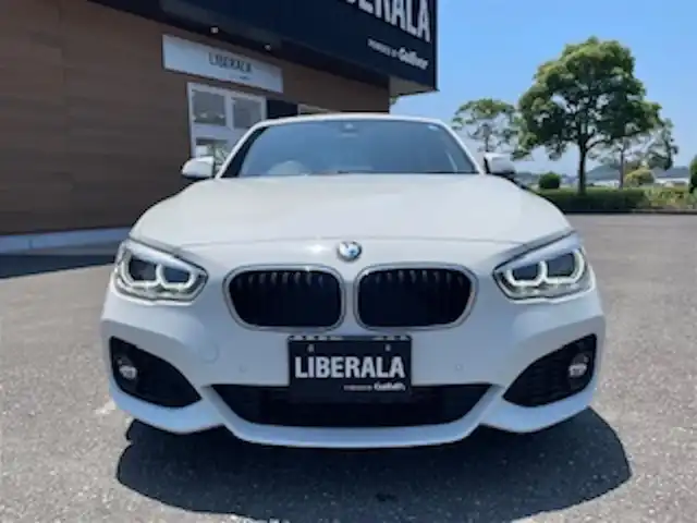 ＢＭＷ １１８ｄ Mスポーツ 宮崎県 2017(平29)年 3.7万km 白 純正HDDナビ/・DVD/・AM FM/・Bluetooth/・USB/バックカメラ/・コーナーセンサー/Mスポーツ専用シート/アイドリングストップ/クルーズコントロール/プッシュスタート/ETC/LEDヘッドライト/・オートライト/純正17インチアルミホイール