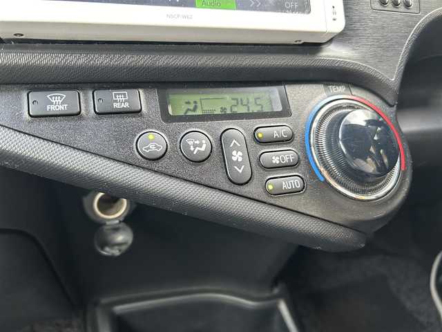 トヨタ アクア L 静岡県 2014(平26)年 15.3万km スーパーホワイトⅡ ワンオーナー/純正ナビ/ワンセグTV/CD/BT/前後ドライブレコーダー/ETC/キーレス /保証書/取扱説明書/ナビ取扱説明書/R1/3/4/5点検記録簿有