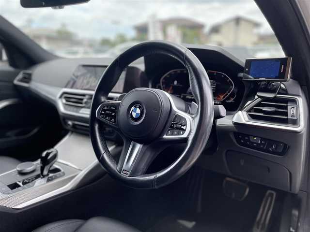 ＢＭＷ ＢＭＷ ３２０ｉ Mスポーツ 栃木県 2019(令1)年 5.4万km アルピンホワイトⅢ ヘッドアップディスプレイ/ワイヤレスチャージ /ジェスチャーコントロール/アンビエントライト /パワートランクリッド/インテリジェントセーフティ/コンフォートアクセス/ACC/レーンキープアシスト/ブラインドスポット /パークディスタンスコントロール/ナビ/全方位カメラ/ETC/ハーフレザー /パワーシート /シートヒーター /LEDヘッドライト/オートライト/オートハイビーム /ドライブレコーダー