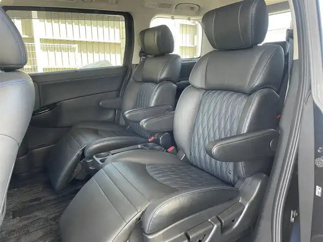 日産 エルグランド オーテック 兵庫県 2021(令3)年 1.9万km ダークブルー 外部検査実施済み//専用ダーククロムフロントグリル//専用フロントプロテクター//専用シグネチャーLED//専用大型リヤスポイラー//専用サイドシルプロテクター//専用バンパーフィニッシャー//専用レザーシート//前席電動/ヒーター/運転席メモリ付//純正10インチメモリーナビ（MM521D-L）//地デジ/DVD/BT//ナビ連動ドライブレーダー//アラウンドビューモニター//純正フリップダウンモニター//両側パワースライドドア//パワーバックドア//ビルトインETC//USBポート//純正18インチAW//前後ソナー//インテリジェントクルーズコントロール//LDW（車線逸脱警報）//インテリジェントLI（車線逸脱防止支援アシスト）//BSW（後側方車両検知警報）//インテリジェントBSI（後側方衝突防止支援システム）//インテリジェントエマージェンシーブレーキ//インテリジェントFCW（前方衝突予測警報）//踏み間違い衝突防止アシスト//RCTA（後退時車両検知警報）//標識検知機能