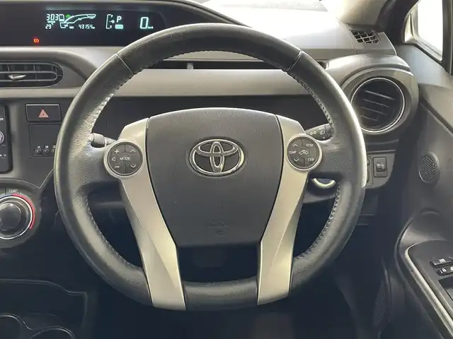 トヨタ アクア G ブラックソフトレザーセレ 沖縄県 2014(平26)年 4.4万km ディープアメジストマイカメタリック (株)IDOMが運営する【じしゃロンコザ店】の自社ローン専用車両になりますこちらは現金またはオートローンご利用時の価格です。自社ローンご希望の方は別途その旨お申付け下さい/・本土仕入/・純正ナビ/・Bluetooth接続/・TV/・DVD再生/・ETC/・スマートキー/・プッシュスタート/・純正フロアマット/・オートライト/・レザーシート