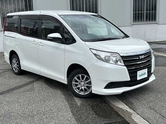 トヨタ ノア X 富山県 2015(平27)年 1.4万km ホワイトパールクリスタルシャイン ４WD/パワースライドドア/純正メモリーナビ(NSCP-W64)/CD/BT/デジタルTV/バックカメラ/オートリトラミラー/電格ウィンカーミラー/ステアリングスイッチ/キーレスエントリー/アイドリングストップ/純正ドアバイザー/純正フロアマット/保証書/スペアキー