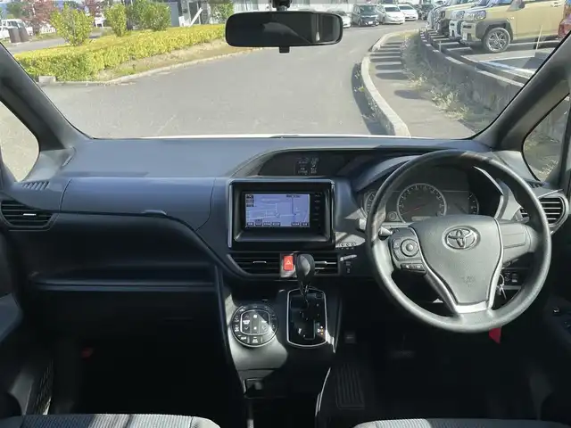 トヨタ ノア X 福島県 2015(平27)年 1.4万km ホワイトパールクリスタルシャイン 純正ナビゲーション/型番：NSCP-W64/【CD/SD/AUX/TV】/バックカメラ/片側電動スライドドア/LEDオートライト/アイドリングストップ/リアドアシェード/社外アルミ＋スタッドレスセット車載/195/65R15/純正フロアマット/純正ドアバイザー