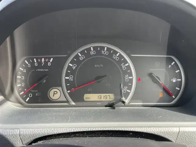 トヨタ ノア X 福島県 2015(平27)年 1.4万km ホワイトパールクリスタルシャイン 純正ナビゲーション/型番：NSCP-W64/【CD/SD/AUX/TV】/バックカメラ/片側電動スライドドア/LEDオートライト/アイドリングストップ/リアドアシェード/社外アルミ＋スタッドレスセット車載/195/65R15/純正フロアマット/純正ドアバイザー