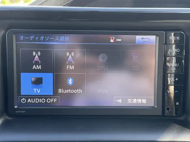 トヨタ ノア X 福島県 2015(平27)年 1.4万km ホワイトパールクリスタルシャイン 純正ナビゲーション/型番：NSCP-W64/【CD/SD/AUX/TV】/バックカメラ/片側電動スライドドア/LEDオートライト/アイドリングストップ/リアドアシェード/社外アルミ＋スタッドレスセット車載/195/65R15/純正フロアマット/純正ドアバイザー