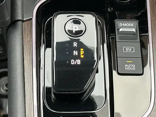 日産 オーラ G レザーエディション 兵庫県 2022(令4)年 2.5万km ピュアホワイトパール / スーパーブラック 2トーン 純正9インチナビ/BOSEサウンド/インテリジェンスミラー/フルセグTV/BTオーディオ/AppleCarPlay/ドライブレコーダー/USB/HDMI/アラウンドビューモニター/プロパイロット/エマージェンシーブレーキ/置き換え充電/レザーシート