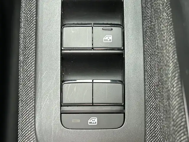 日産 オーラ G レザーエディション 兵庫県 2022(令4)年 2.5万km ピュアホワイトパール / スーパーブラック 2トーン 純正9インチナビ/BOSEサウンド/インテリジェンスミラー/フルセグTV/BTオーディオ/AppleCarPlay/ドライブレコーダー/USB/HDMI/アラウンドビューモニター/プロパイロット/エマージェンシーブレーキ/置き換え充電/レザーシート