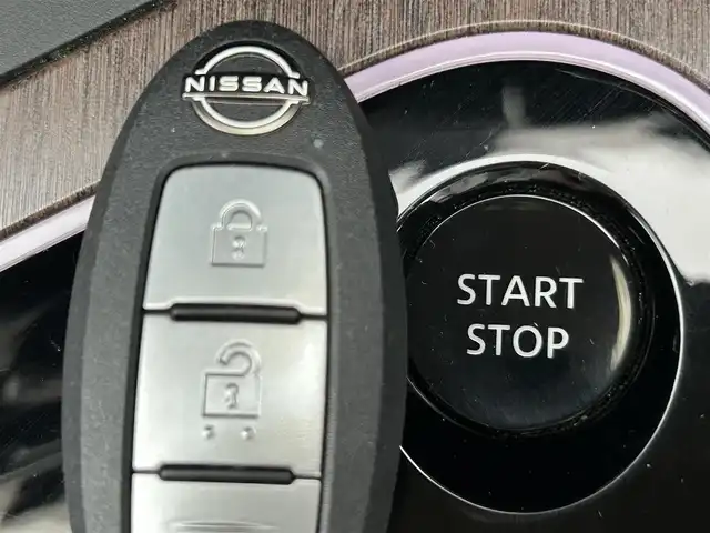 日産 オーラ G レザーエディション 兵庫県 2022(令4)年 2.5万km ピュアホワイトパール / スーパーブラック 2トーン 純正9インチナビ/BOSEサウンド/インテリジェンスミラー/フルセグTV/BTオーディオ/AppleCarPlay/ドライブレコーダー/USB/HDMI/アラウンドビューモニター/プロパイロット/エマージェンシーブレーキ/置き換え充電/レザーシート