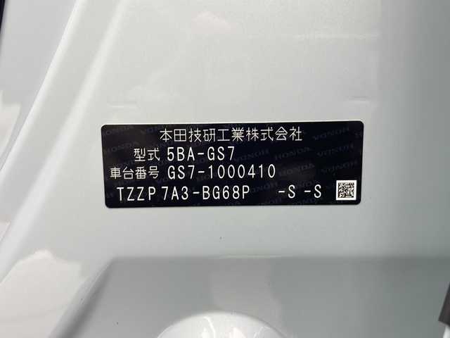 ホンダ フィット クロスター 秋田県 2025(令7)年 0.1千km フィヨルドミストパール ４WD/衝突被害軽減システム /横滑り装置 /純正AW /バックカメラ装着車両 /ステアリングリモコン装置着車両　/レーンキープアシスト /自動パーキングブレーキ　/ブレーキホールド　/オートエアコン　/USBポート　/クルーズコントロール/オートライト/フロントワイパーデアイサー /ライトレベライザー /電格ミラー/ウィンカーミラー /ルーフレール/コーナーセンサー