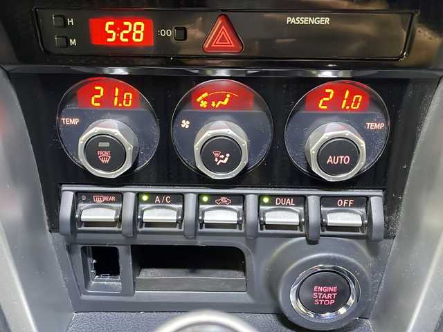 トヨタ ８６ GT リミテッド 高知県 2019(平31)年 6万km クリスタルブラックシリカ MT車/柿本改マフラー/ブレンボキャリパー/純正ナビ/・CD/DVD/・フルセグTV/・Bluetooth/バックモニター/ハーフレザー/シートヒーター/プッシュスタート