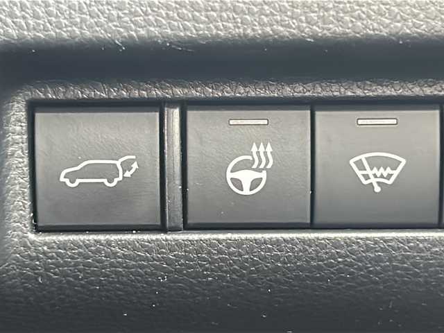 トヨタ ハリアー Z レザーパッケージ 三重県 2020(令2)年 1.9万km プレシャスブラックパール 純正ナビ /全周囲カメラ/BSM /デジタルインナーミラー /JBL /ビルトインETC2.0 /ワイヤレス充電器 /USB給電ポート/パワーバックドア /前席エアシート /前席パワーシート /ステアリングヒーター /革巻きステアリング/ステアリングスイッチ/レーダークルーズコントロール /レーンキープアシスト/衝突軽減ブレーキ/純正フロアマット/LEDヘッドライト/オートハイビーム/オートライト/電動格納ミラー/禁煙車