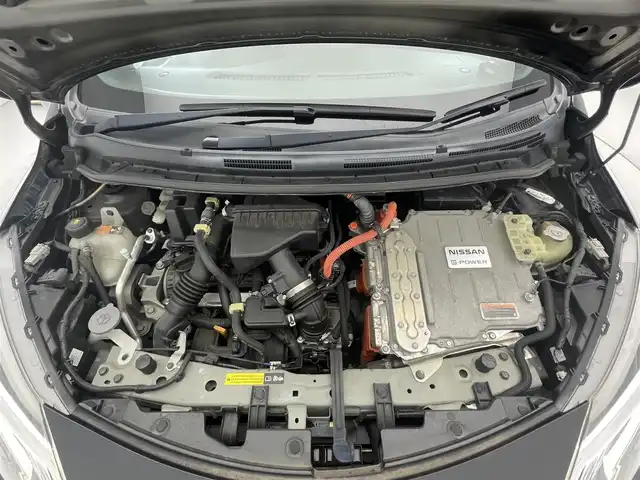 日産 ノート e－パワー ニスモ 滋賀県 2017(平29)年 6.8万km スーパーブラック 純正ナビ/（CD/DVD/BT/フルセグTV/USB）/エマージェンシーブレーキ/車線逸脱警報/アラウンドビューモニター/ETC/純正前後ドライブレコーダー/スマートルームミラー/アダプティブクルーズコントロール/前後ソナー/純正フロアマット/LEDヘッドライト/純正16インチAW