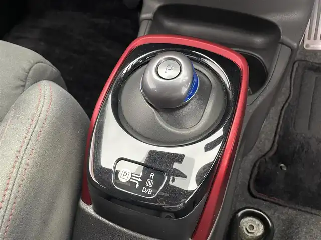 日産 ノート e－パワー ニスモ 滋賀県 2017(平29)年 6.8万km スーパーブラック 純正ナビ/（CD/DVD/BT/フルセグTV/USB）/エマージェンシーブレーキ/車線逸脱警報/アラウンドビューモニター/ETC/純正前後ドライブレコーダー/スマートルームミラー/アダプティブクルーズコントロール/前後ソナー/純正フロアマット/LEDヘッドライト/純正16インチAW