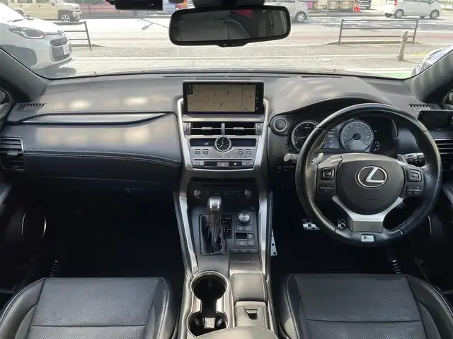 レクサス ＮＸ 300 Fスポーツ 福岡県 2018(平30)年 8.5万km グラファイトブラックガラスフレーク 純正ナビ/（AM/FM/CD/DVD/SD/USB/AUX/Bluetooth/ミラーキャスト/フルセグTV）/横滑り防止/アイドリングストップ/クルーズコントロール追従あり/レーンキープ/衝突軽減ブレーキ/パドルシフト/ハンズフリー/ハンドルヒーター/シートヒーター（運転席/助手席）/クーラーシート（運転席/助手席）/パワーシート（運転席/助手席）/パワーバックドア/パーキングアシスト/ビルドインETC2.0/ドライブレコーダー前後（SD有り）/純正フロアマット/純正アルミホイール/オートライト/オートマチックハイビーム/フォグランプ/電格ミラー/保証書/取扱説明書/プッシュスタート/スペアキー×2/エンジンスターター