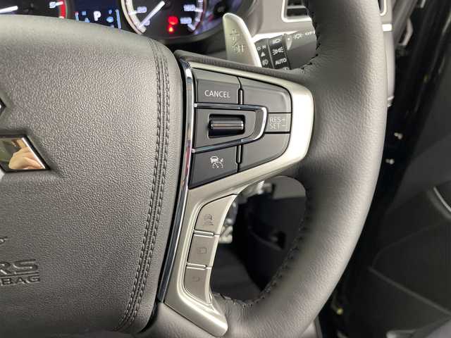 三菱 デリカＤ：５ シャモニー 愛知県 2025(令7)年 0.1千km ブラックダイヤモンド e-Assist/・衝突軽減ブレーキ/・車線逸脱警告/・レーダークルーズコントロール/・オートハイビーム/・誤発進抑制機能/・後側方車両検知警報/・レーンチェンジアシスト/・後退時交差車両検知警報/全方位カメラ/純正アルミホイール(ブラック塗装)/スマートキー/プッシュスタート/パワーシート/シートヒーター/ステアリングヒーター/パワーバックドア/両側パワースライドドア/LEDヘッドライト/ハーフレザーシート