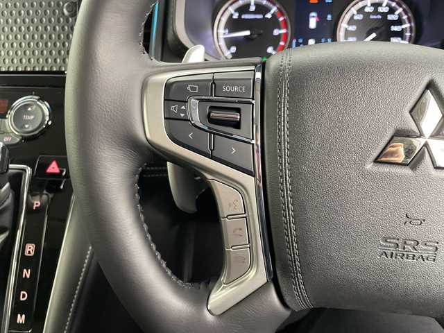 三菱 デリカＤ：５ シャモニー 愛知県 2025(令7)年 0.1千km ブラックダイヤモンド e-Assist/・衝突軽減ブレーキ/・車線逸脱警告/・レーダークルーズコントロール/・オートハイビーム/・誤発進抑制機能/・後側方車両検知警報/・レーンチェンジアシスト/・後退時交差車両検知警報/全方位カメラ/純正アルミホイール(ブラック塗装)/スマートキー/プッシュスタート/パワーシート/シートヒーター/ステアリングヒーター/パワーバックドア/両側パワースライドドア/LEDヘッドライト/ハーフレザーシート