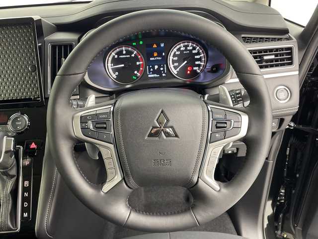 三菱 デリカＤ：５ シャモニー 愛知県 2025(令7)年 0.1千km ブラックダイヤモンド e-Assist/・衝突軽減ブレーキ/・車線逸脱警告/・レーダークルーズコントロール/・オートハイビーム/・誤発進抑制機能/・後側方車両検知警報/・レーンチェンジアシスト/・後退時交差車両検知警報/全方位カメラ/純正アルミホイール(ブラック塗装)/スマートキー/プッシュスタート/パワーシート/シートヒーター/ステアリングヒーター/パワーバックドア/両側パワースライドドア/LEDヘッドライト/ハーフレザーシート