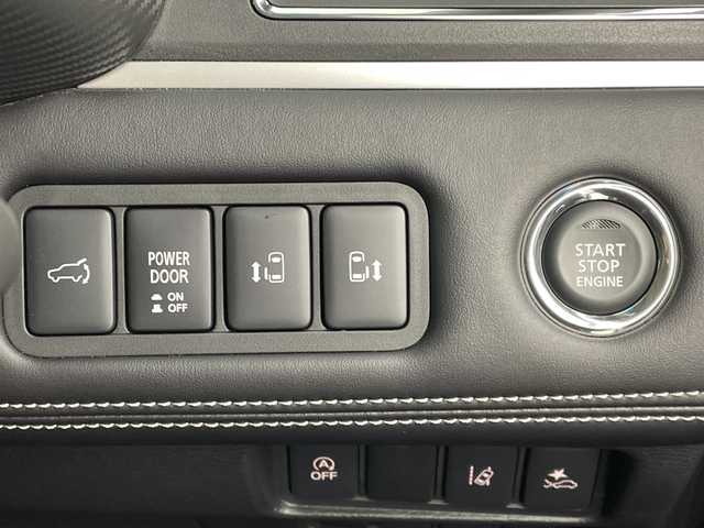 三菱 デリカＤ：５ シャモニー 愛知県 2025(令7)年 0.1千km ブラックダイヤモンド e-Assist/・衝突軽減ブレーキ/・車線逸脱警告/・レーダークルーズコントロール/・オートハイビーム/・誤発進抑制機能/・後側方車両検知警報/・レーンチェンジアシスト/・後退時交差車両検知警報/全方位カメラ/純正アルミホイール(ブラック塗装)/スマートキー/プッシュスタート/パワーシート/シートヒーター/ステアリングヒーター/パワーバックドア/両側パワースライドドア/LEDヘッドライト/ハーフレザーシート