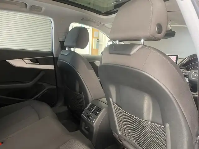 アウディ Ａ４ アバント 2．0 TFSI 群馬県 2017(平29)年 2.5万km 青 スマートキー /禁煙車/パノラマSR/純正ナビ/ACC/バックカメラ /コーナーセンサー/フルセグTV/ETC2.0/AUX/BT/USB/D/Nパワーシート /純正フロアマット/純正16インチAW/オートハイビーム/WAC/電動リアゲート