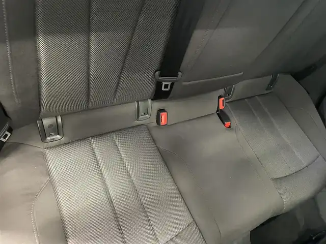 アウディ Ａ４ アバント 2．0 TFSI 群馬県 2017(平29)年 2.5万km 青 スマートキー /禁煙車/パノラマSR/純正ナビ/ACC/バックカメラ /コーナーセンサー/フルセグTV/ETC2.0/AUX/BT/USB/D/Nパワーシート /純正フロアマット/純正16インチAW/オートハイビーム/WAC/電動リアゲート