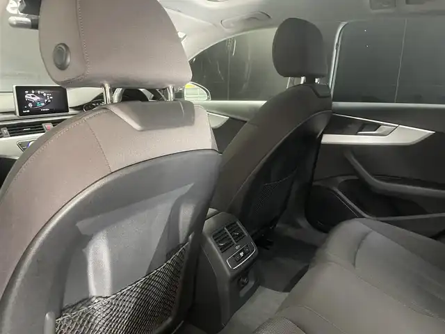 アウディ Ａ４ アバント 2．0 TFSI 群馬県 2017(平29)年 2.5万km 青 スマートキー /禁煙車/パノラマSR/純正ナビ/ACC/バックカメラ /コーナーセンサー/フルセグTV/ETC2.0/AUX/BT/USB/D/Nパワーシート /純正フロアマット/純正16インチAW/オートハイビーム/WAC/電動リアゲート