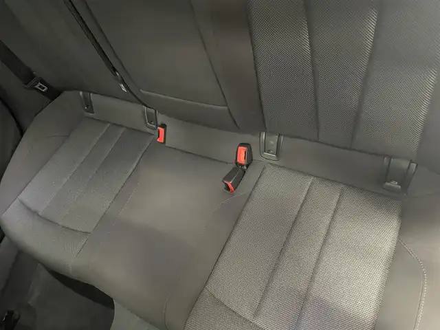 アウディ Ａ４ アバント 2．0 TFSI 群馬県 2017(平29)年 2.5万km 青 スマートキー /禁煙車/パノラマSR/純正ナビ/ACC/バックカメラ /コーナーセンサー/フルセグTV/ETC2.0/AUX/BT/USB/D/Nパワーシート /純正フロアマット/純正16インチAW/オートハイビーム/WAC/電動リアゲート